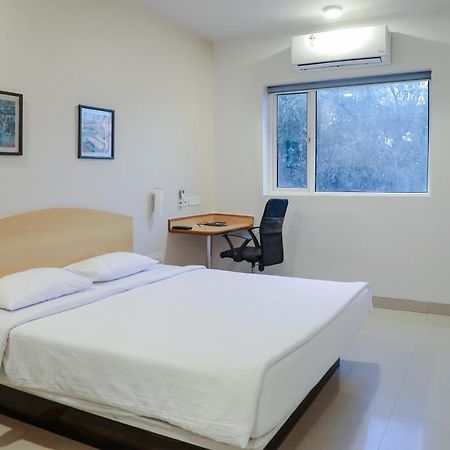 Hotel Tirupur Esterno foto