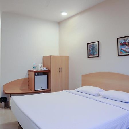 Hotel Tirupur Esterno foto