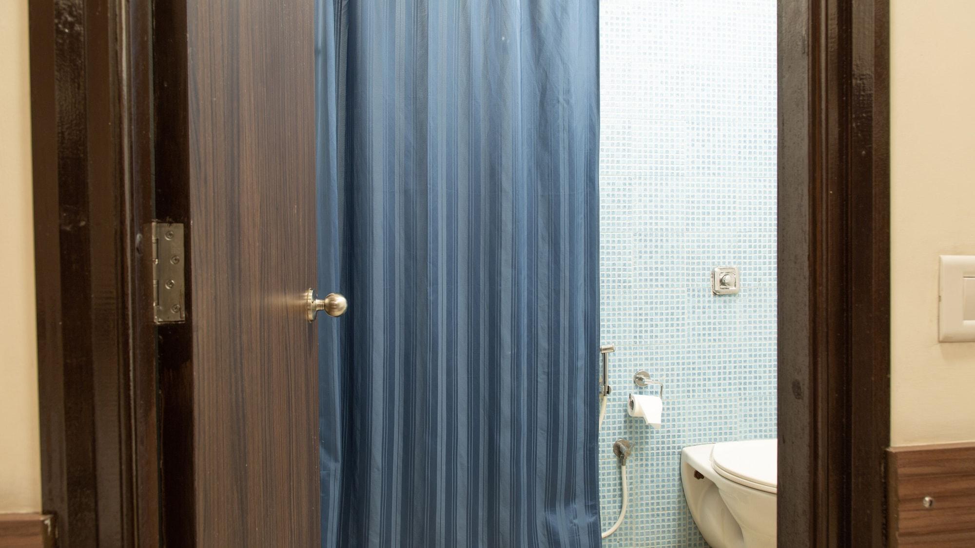 Hotel Tirupur Esterno foto