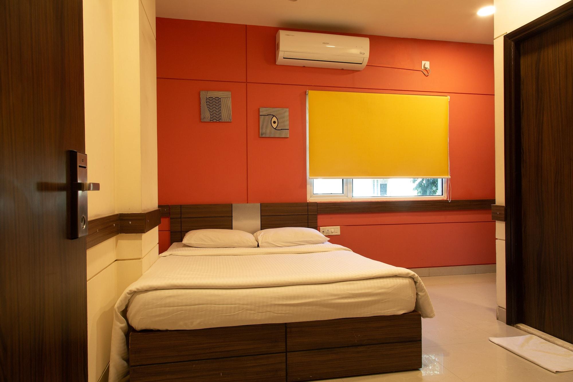Hotel Tirupur Esterno foto