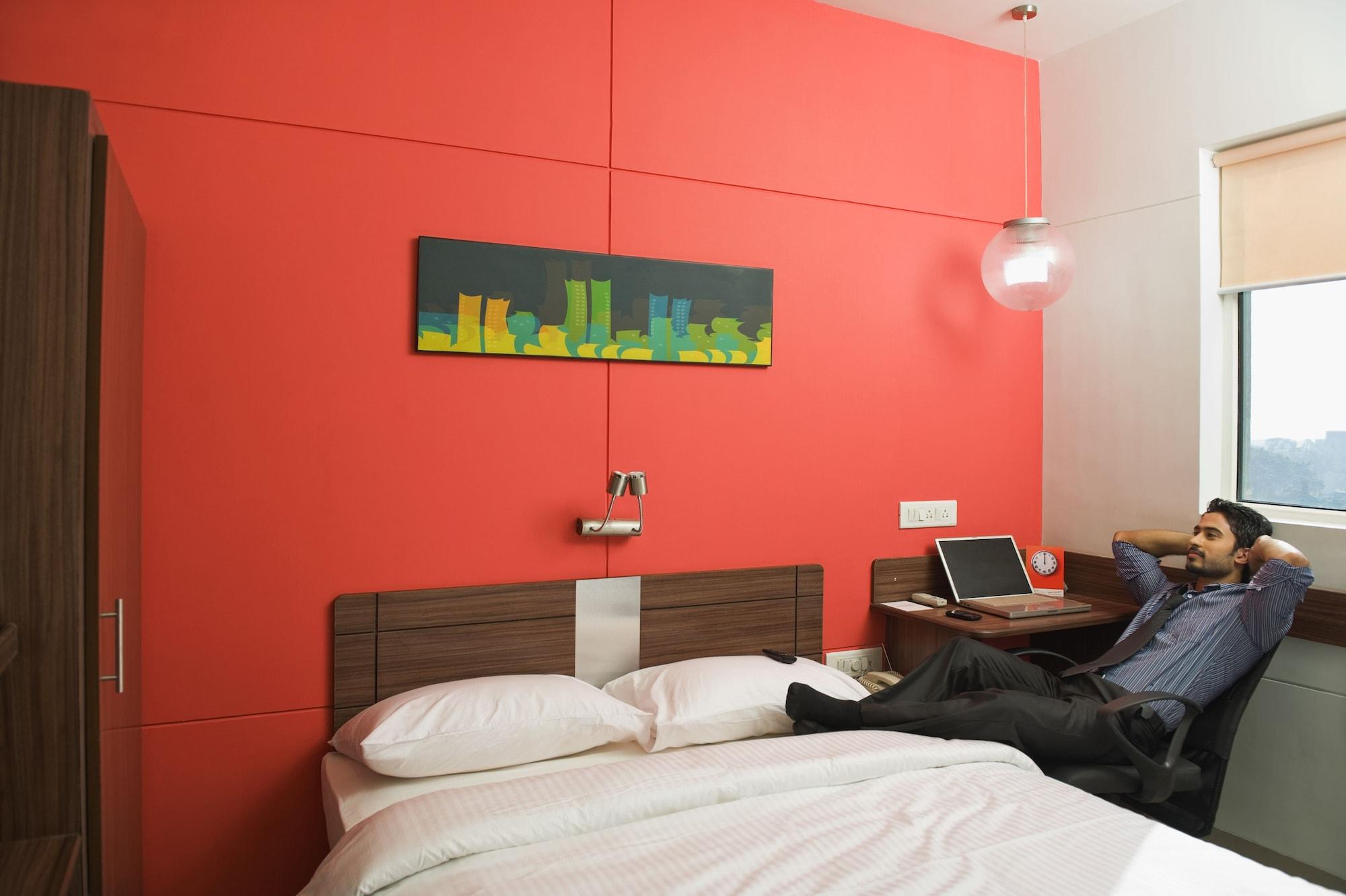 Hotel Tirupur Esterno foto