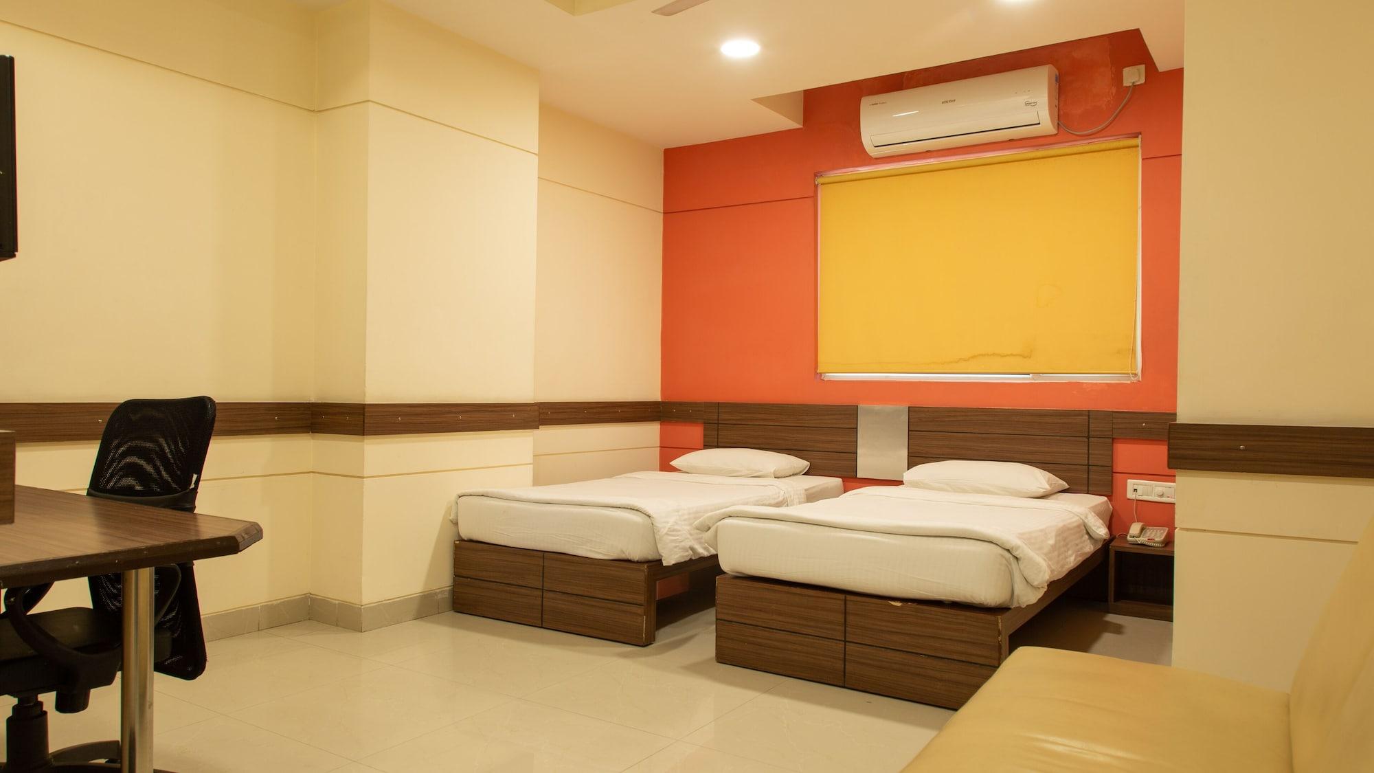 Hotel Tirupur Esterno foto