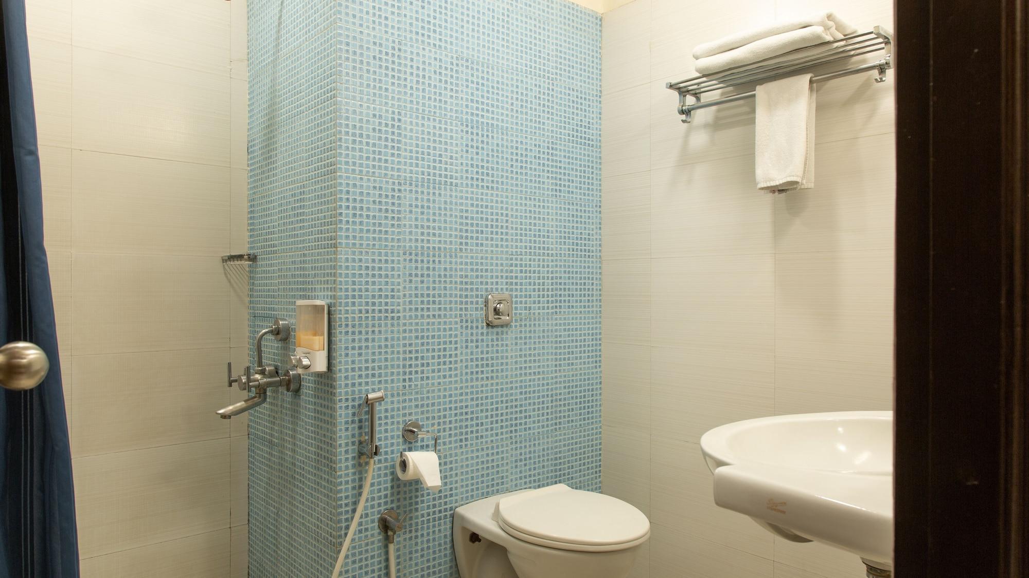 Hotel Tirupur Esterno foto