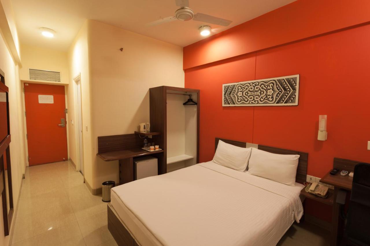 Hotel Tirupur Esterno foto