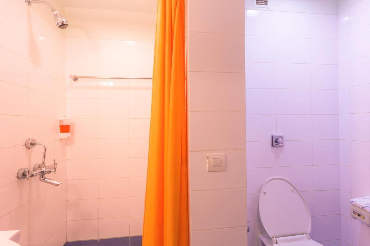 Hotel Tirupur Esterno foto