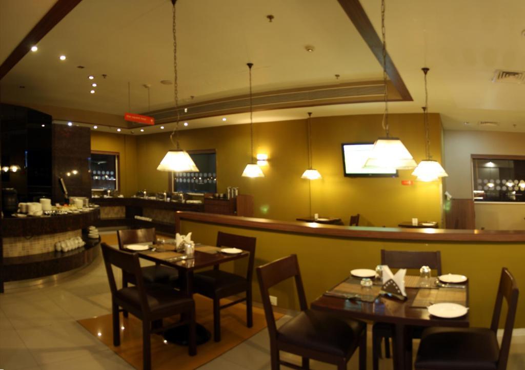 Hotel Tirupur Esterno foto