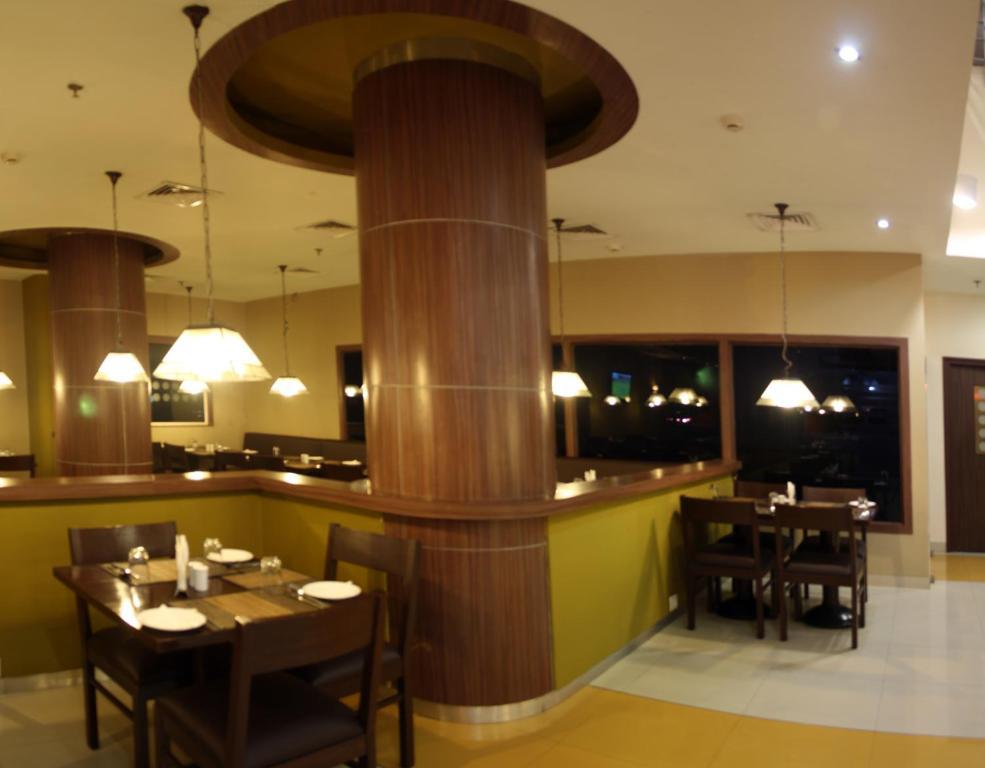Hotel Tirupur Esterno foto