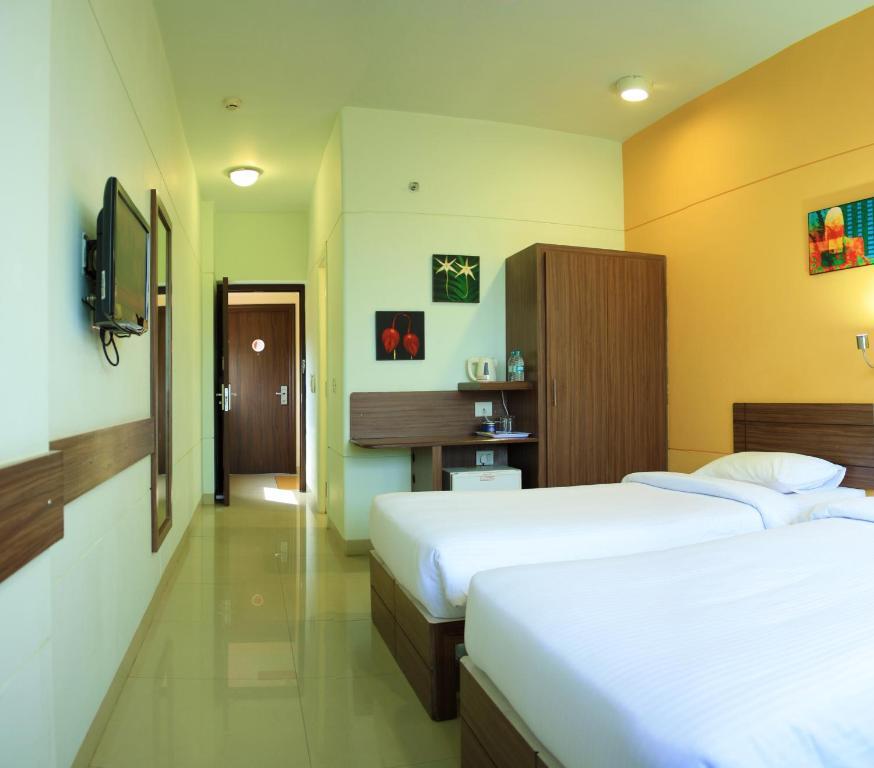 Hotel Tirupur Esterno foto