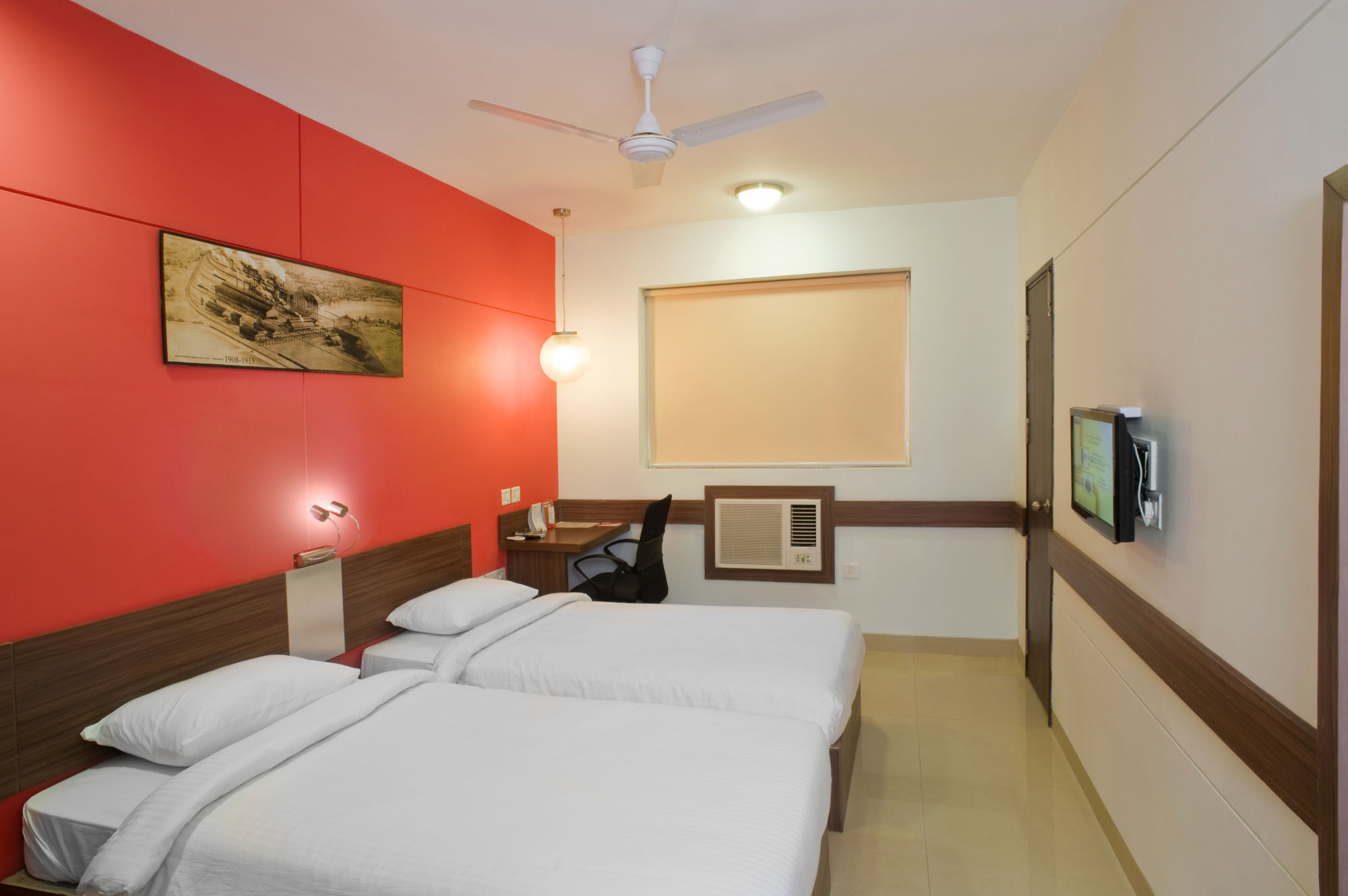 Hotel Tirupur Esterno foto