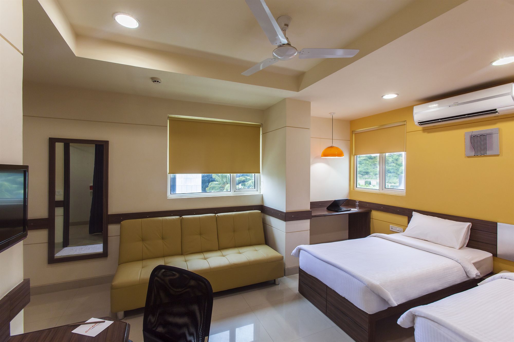 Hotel Tirupur Esterno foto